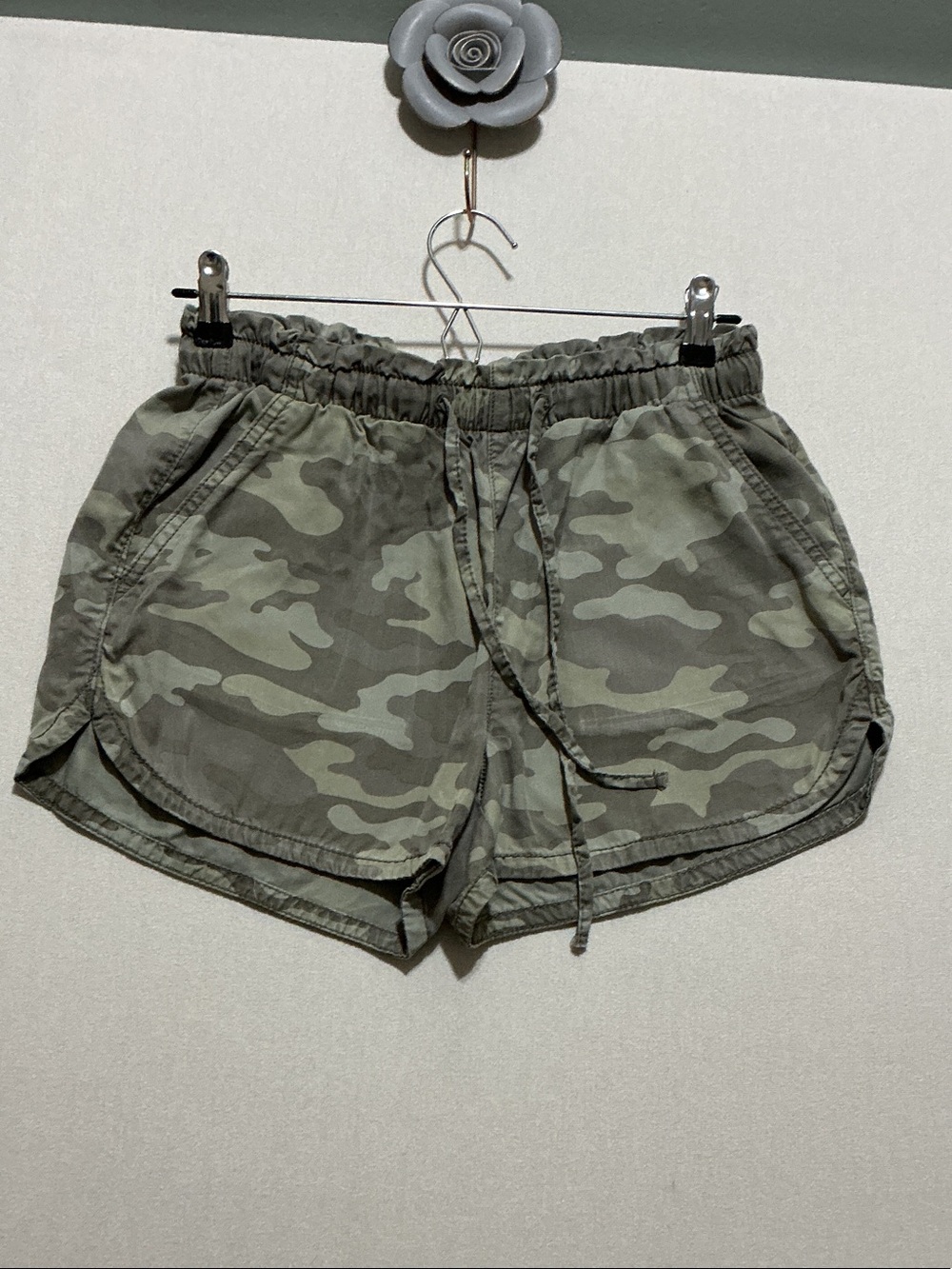 American Eagle Outfitters Olive Camo Drawstring Athletic Shorts